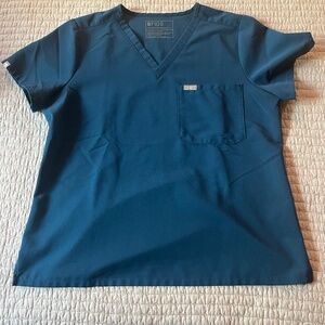 Figs Petite Large Catarina One-Pocket Scrub Top